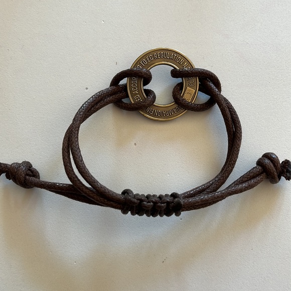 Greek key design disk with brown leather adjustable bracelet - Picture 6 of 6